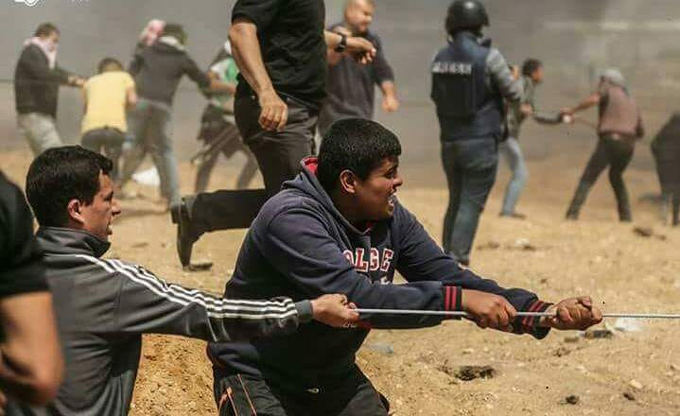 شهيد و968 إصابة بمسيرة العودة الكبرى في غزة